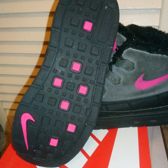 Winter Sale $21--Nike Woodside Chuckka ACGs - Picture 4 of 4